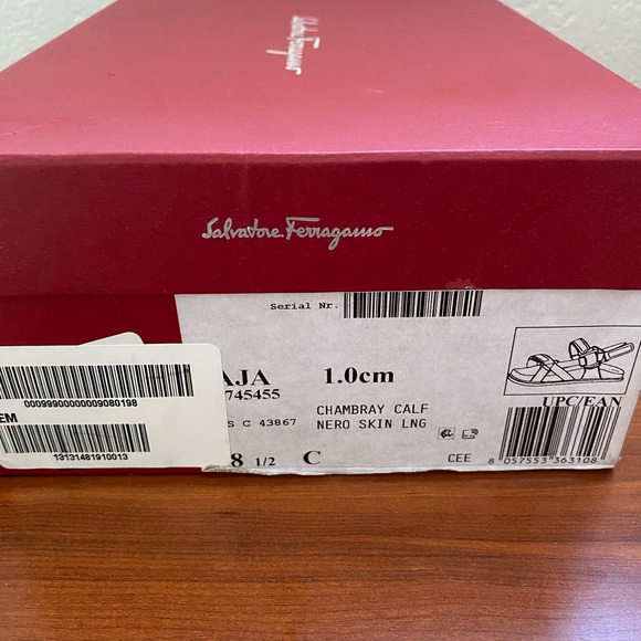 Salvertore Ferraegamo chambray leather/textile sandal Black/Blue SZ 8.5 C NWB - Picture 9 of 9